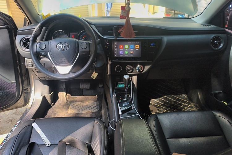 Used Toyota Corolla 2017 Revised Version 1.2T S-CVT GL-i Center Console