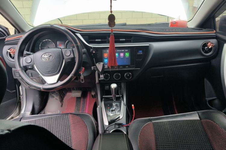 Used Toyota Corolla 2017 Revised Version 1.2T S-CVT GL-i Center Console