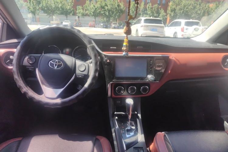 Used Toyota Corolla 2017 Revised Version 1.2T S-CVT GL-i Center Console