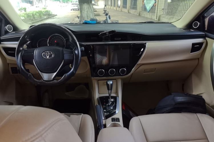 Used Toyota Corolla 2017 1.2T CVT GL Center Console