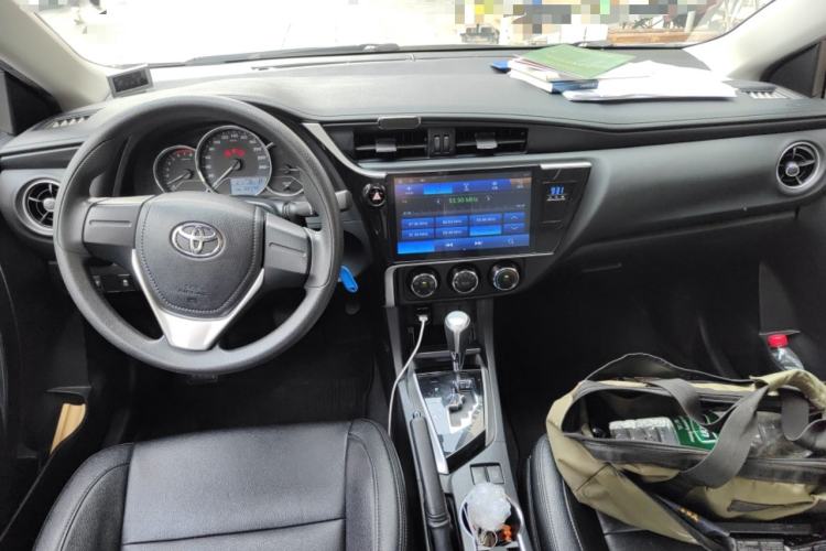 Used Toyota Corolla 2017 Revised Version 1.2T S-CVT GL Center Console