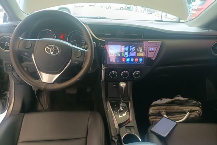 Used Toyota Corolla 2017 Revised Version 1.2T S-CVT GL-i Center Console