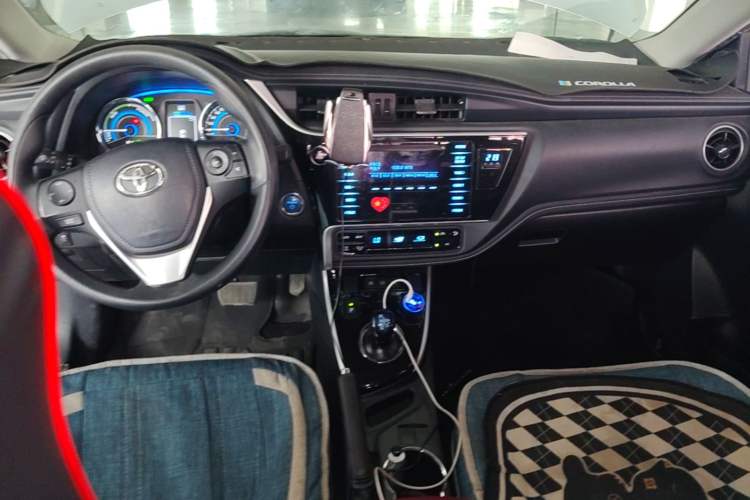 Used Toyota Corolla 2017 Revised Dual-Engine 1.8L E-CVT Leading Edition Center Console