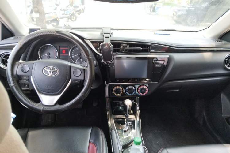 Used Toyota Corolla 2017 Revised Version 1.2T S-CVT GL-i Center Console