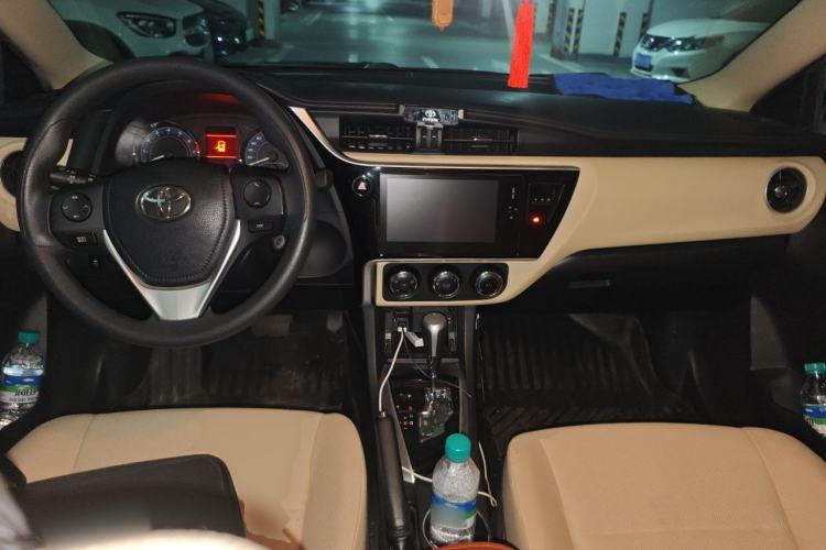 Used Toyota Corolla 2017 Revised Version 1.2T S-CVT GL-i Center Console