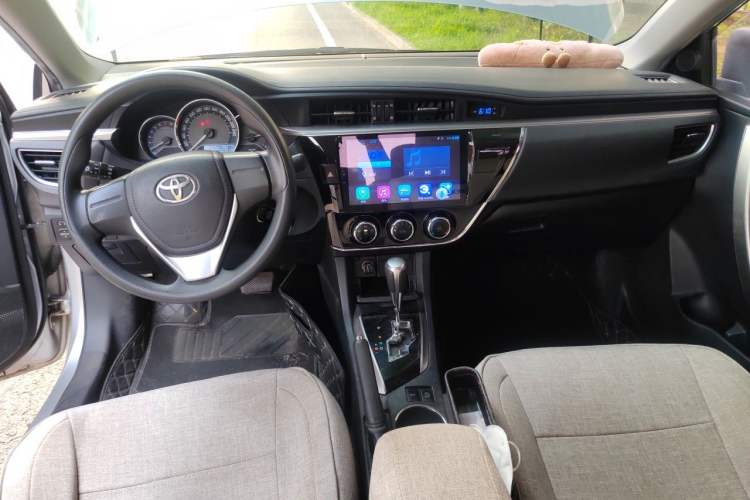 Used Toyota Corolla 2017 1.2T CVT GL Center Console