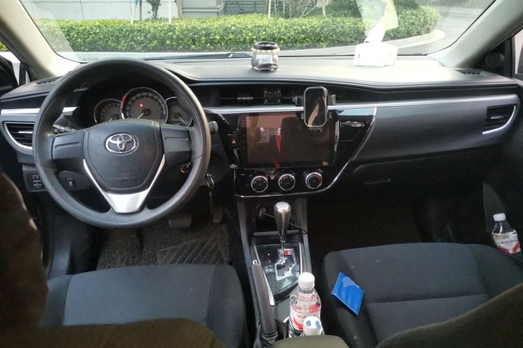 Used Toyota Corolla 2017 Revised Version 1.2T S-CVT GL Center Console