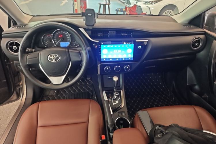 Used Toyota Corolla 2017 Revised Version 1.2T S-CVT GL Center Console