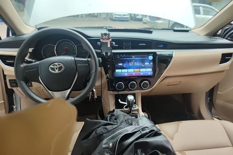 Used Toyota Corolla 2017 1.2T CVT GL Center Console