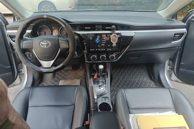 Used Toyota Corolla 2017 1.2T CVT GL-i Center Console
