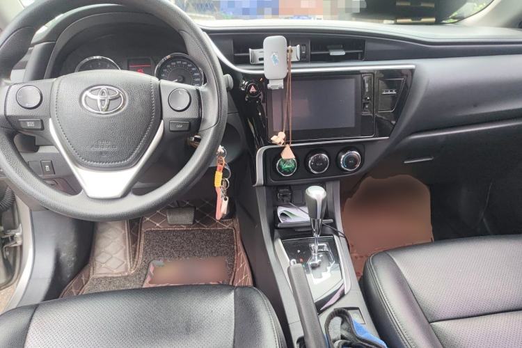 Used Toyota Corolla 2017 Revised Version 1.2T S-CVT GL-i Center Console