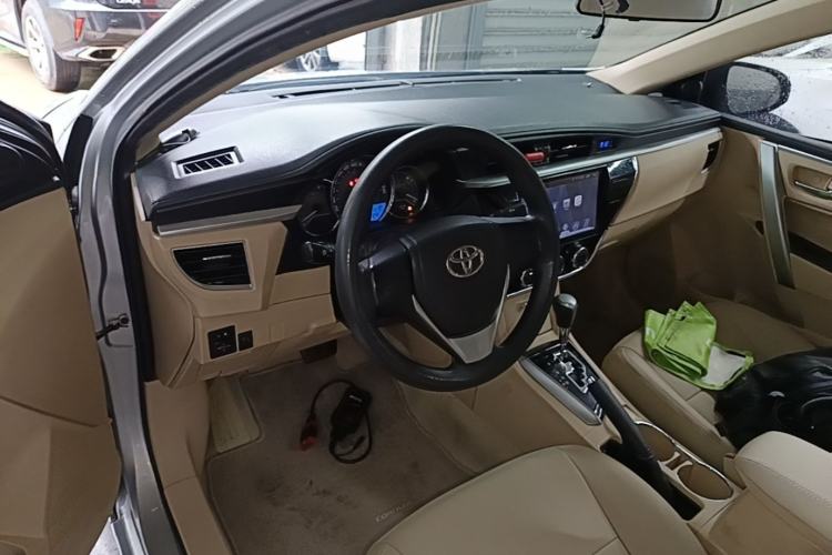 Used Toyota Corolla 2017 1.6L CVT GL Center Console