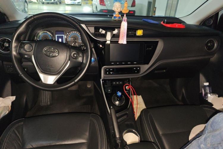 Used Toyota Corolla 2017 Revised Dual-Engine 1.8L E-CVT Luxury Edition Center Console