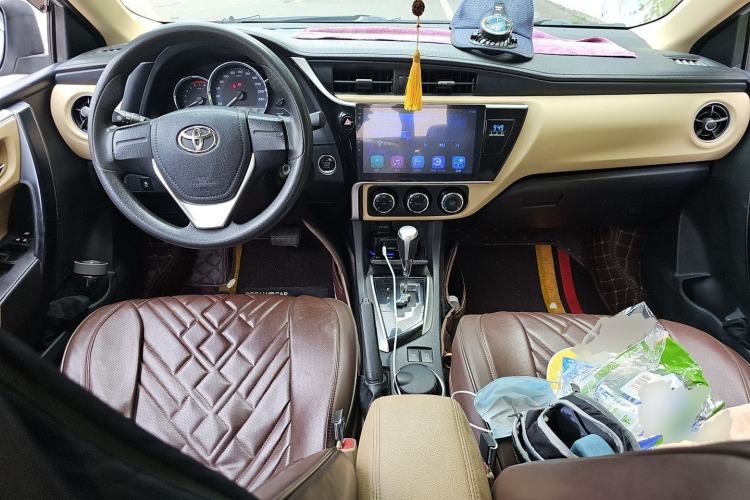 Used Toyota Corolla 2017 Revised Version 1.2T S-CVT GL Center Console