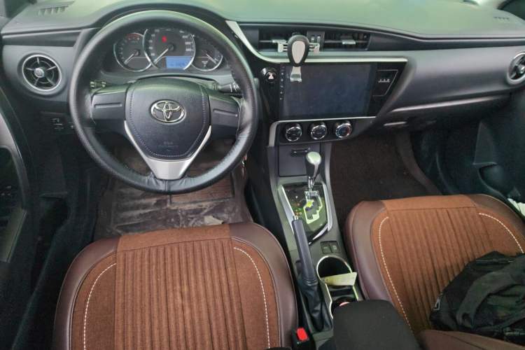 Used Toyota Corolla 2017 Revised Version 1.2T S-CVT GL Center Console
