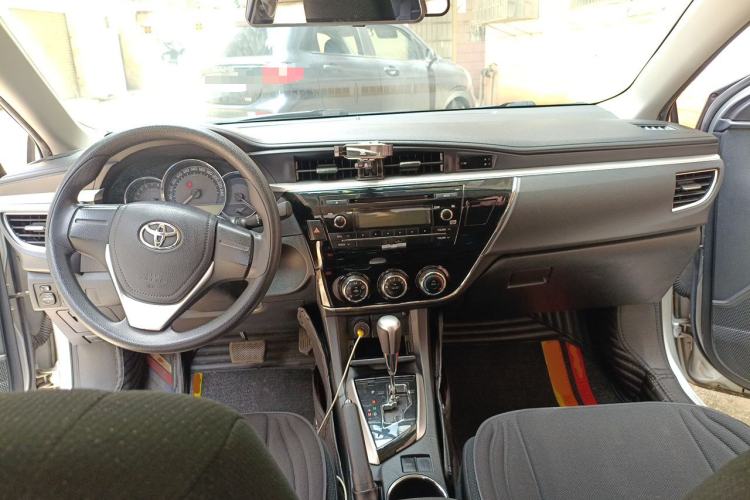 Used Toyota Corolla 2017 Revised Version 1.6L S-CVT GL Center Console