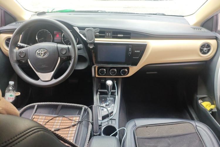 Used Toyota Corolla 2017 Revised Version 1.2T S-CVT GL-i Center Console