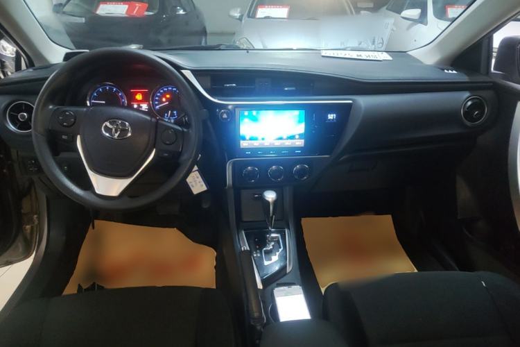 Used Toyota Corolla 2017 Revised Version 1.2T S-CVT GL-i Center Console