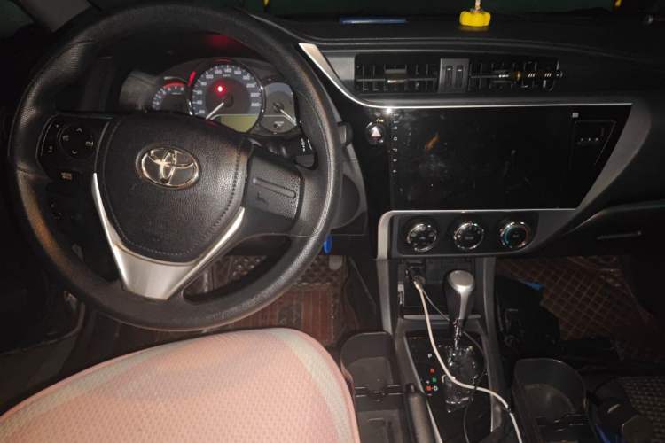 Used Toyota Corolla 2017 Revised Version 1.2T S-CVT GL Center Console