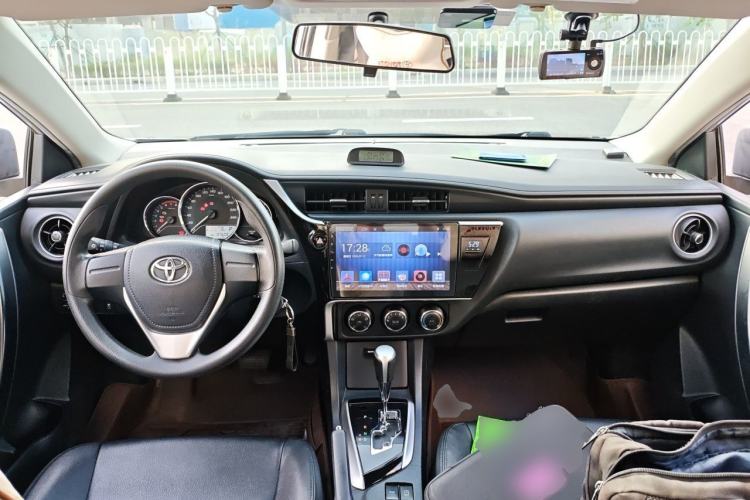 Used Toyota Corolla 2017 Revised Version 1.2T S-CVT GL Center Console