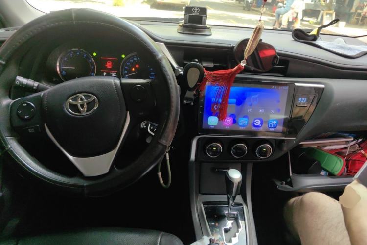 Used Toyota Corolla 2017 Revised Version 1.2T S-CVT GL-i Center Console