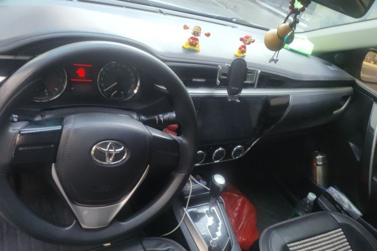 Used Toyota Corolla 2017 1.2T CVT GL-i Center Console