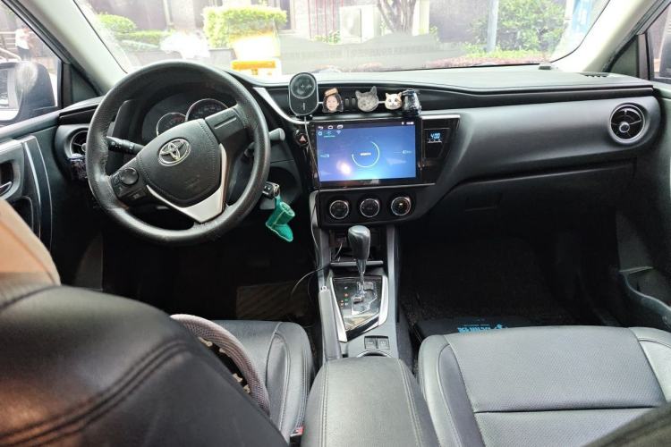 Used Toyota Corolla 2017 Revised Version 1.2T S-CVT GL Center Console