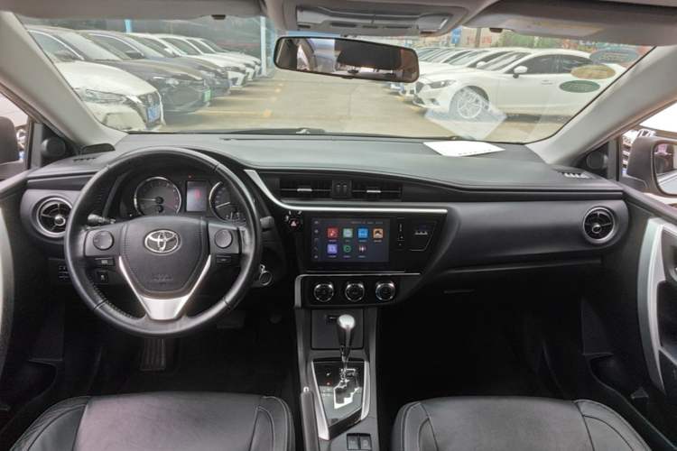 Used Toyota Corolla 2017 Revised Version 1.2T S-CVT GL-i Leather Edition Center Console