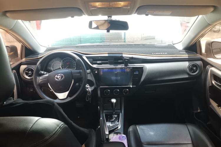Used Toyota Corolla 2017 Revised Version 1.2T S-CVT GL Center Console