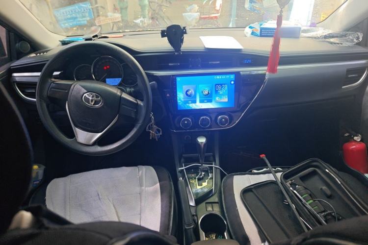 Used Toyota Corolla 2017 1.6L CVT GL Center Console