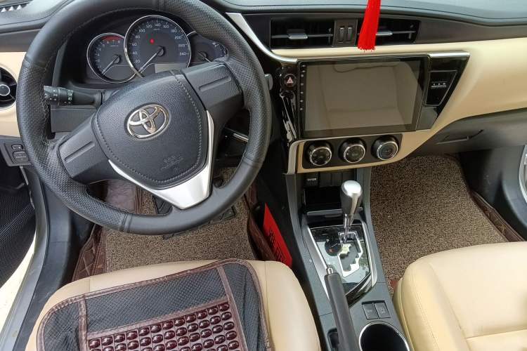 Used Toyota Corolla 2017 Revised Version 1.2T S-CVT GL-i Center Console
