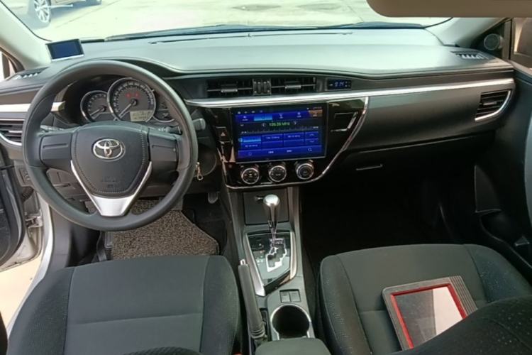 Used Toyota Corolla 2017 Revised Version 1.6L S-CVT GL Center Console