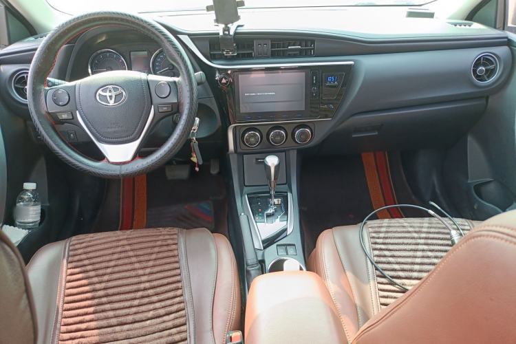 Used Toyota Corolla 2017 Revised Version 1.2T S-CVT GL-i Center Console