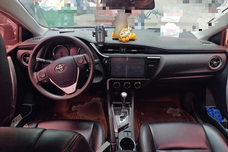 Used Toyota Corolla 2017 Revised Version 1.2T S-CVT GL-i Center Console