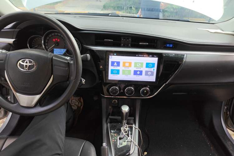 Used Toyota Corolla 2017 1.2T CVT GL Center Console