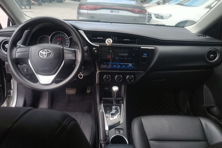 Used Toyota Corolla 2017 Revised Version 1.2T S-CVT GL Center Console