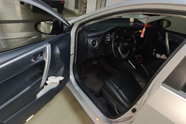 Used Toyota Corolla 2017 Revised Dual-Engine 1.8L E-CVT Luxury Edition Driver Seat