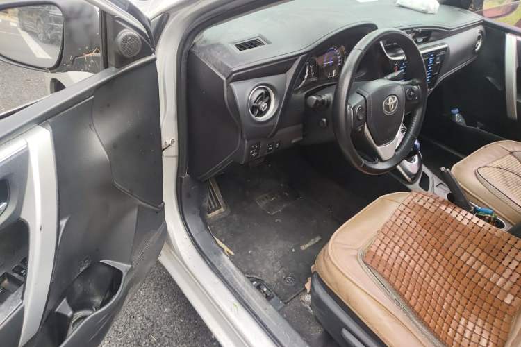 Used Toyota Corolla 2017 Revised Dual-Engine 1.8L E-CVT Elite Edition Driver Seat