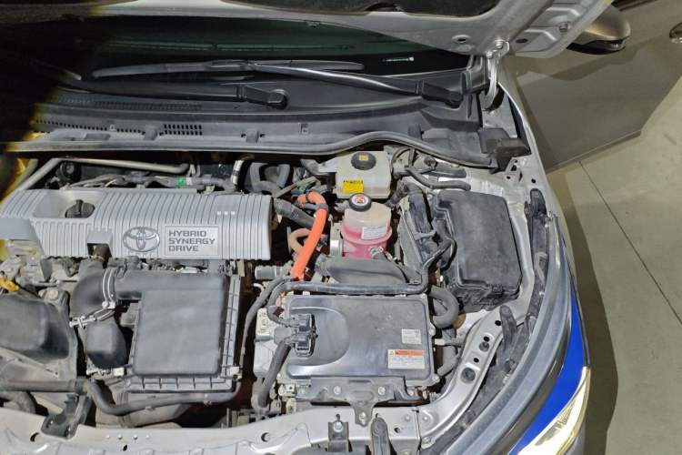 Used Toyota Corolla 2017 Revised Dual-Engine 1.8L E-CVT Luxury Edition Engine Bay Left