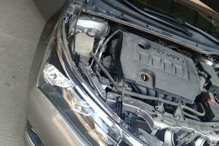 Used Toyota Corolla 2017 1.6L CVT GL Engine Bay Right