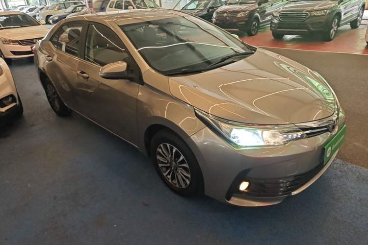 Used Toyota Corolla 2017 Revised Version 1.2T S-CVT GL Front Right 45 Deg