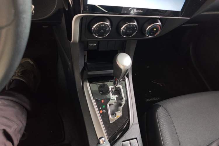 Used Toyota Corolla 2017 Revised Version 1.2T S-CVT GL Gear Lever