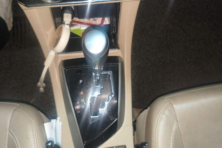 Used Toyota Corolla 2017 1.2T CVT GL-i Leather Edition Gear Lever