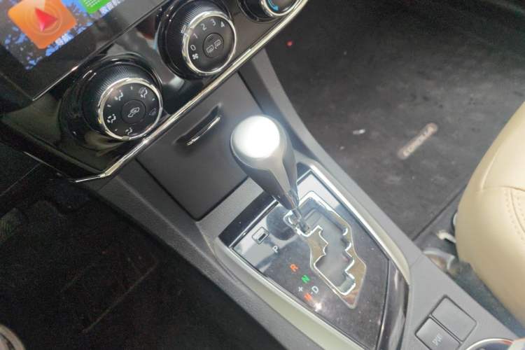 Used Toyota Corolla 2017 Revised Version 1.6L S-CVT GL Gear Lever