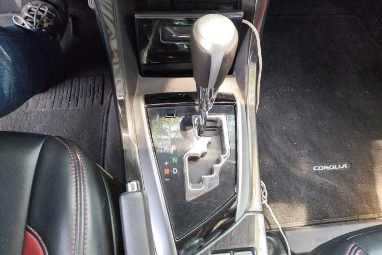 Used Toyota Corolla 2017 Revised Version 1.2T S-CVT GL-i Gear Lever