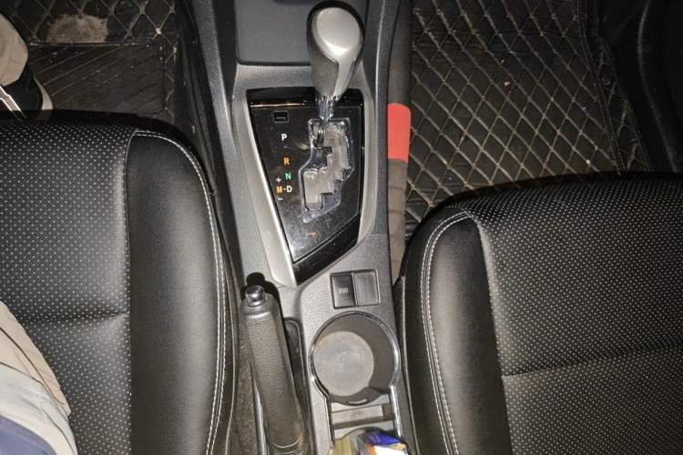 Used Toyota Corolla 2017 Revised Version 1.6L S-CVT GL Gear Lever