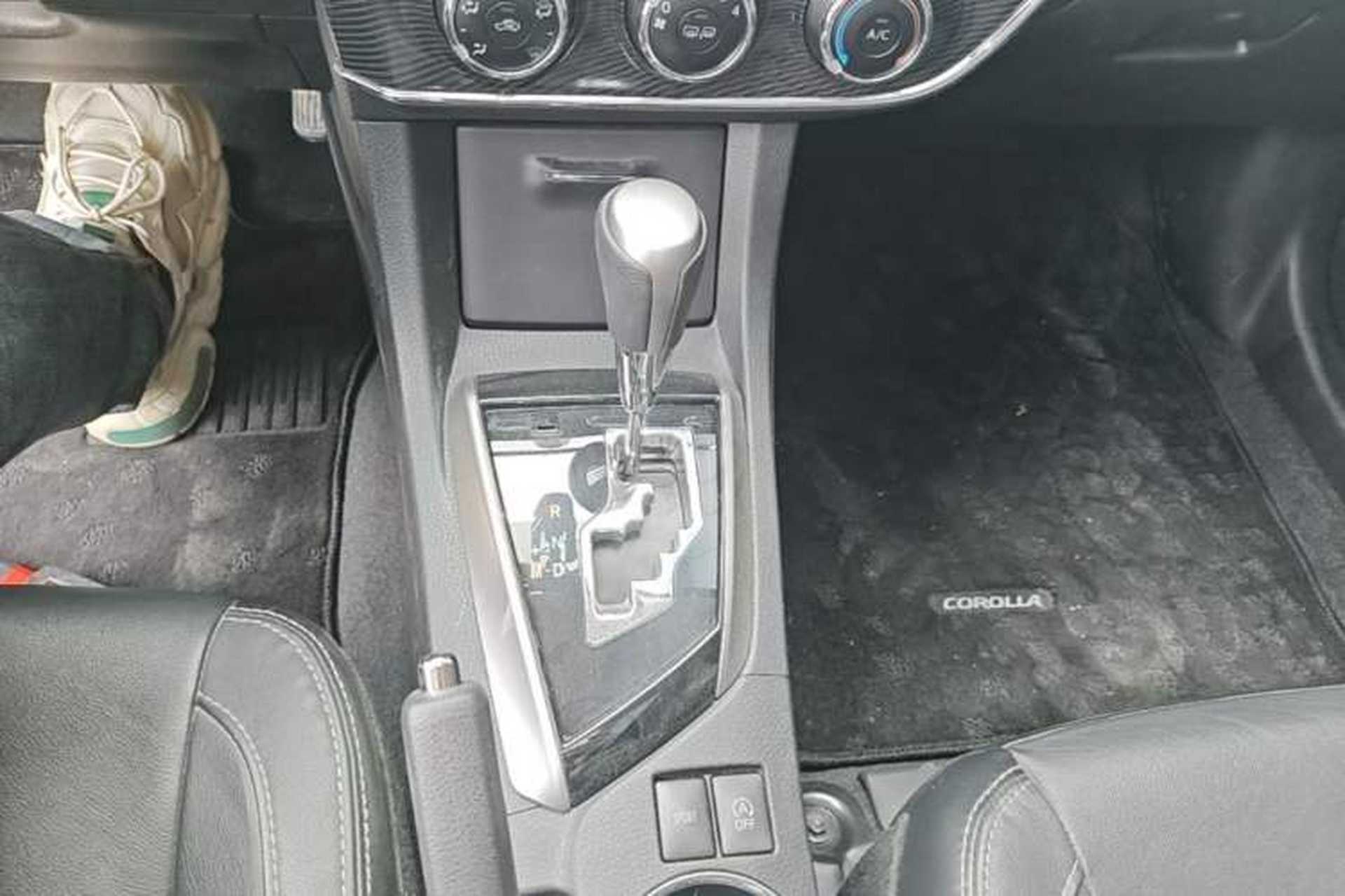 Used Toyota Corolla 2017 1.2T CVT GL-i Leather Edition Gear Lever