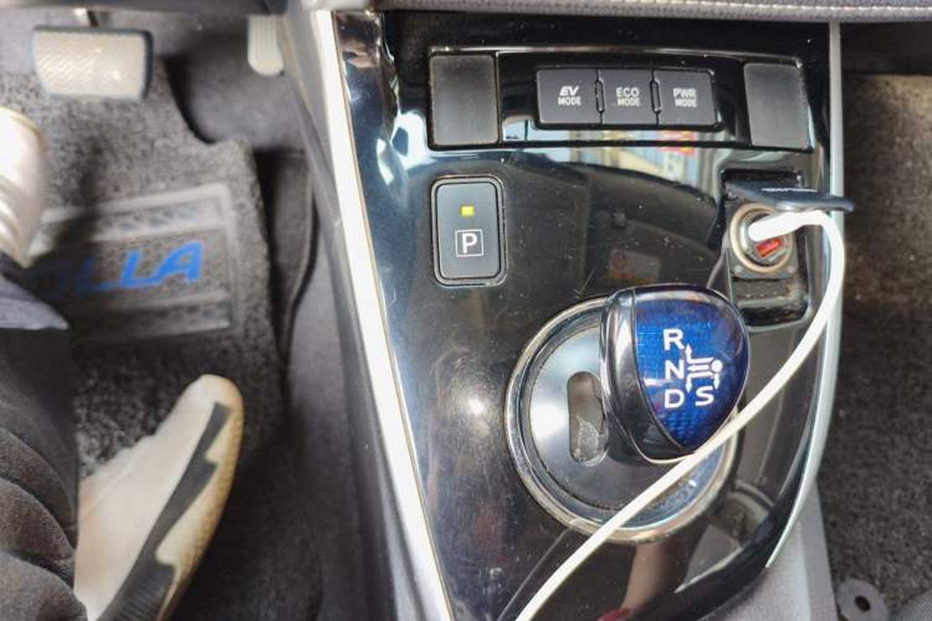 Used Toyota Corolla 2017 Revised Dual-Engine 1.8L E-CVT Elite Edition Gear Lever