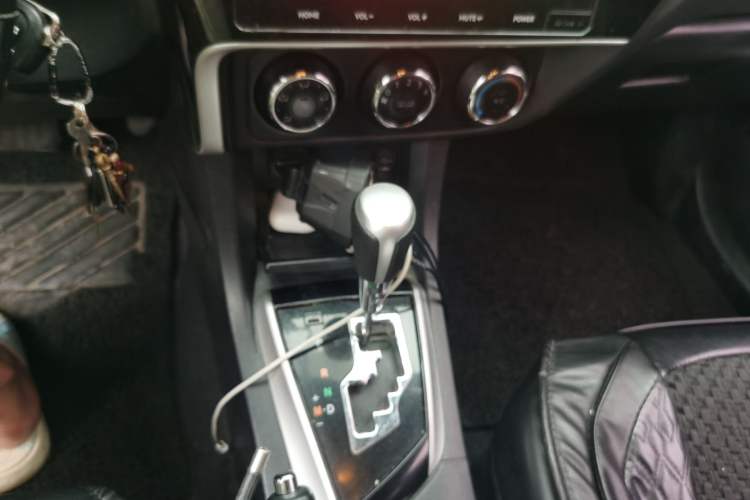 Used Toyota Corolla 2017 Revised Version 1.2T S-CVT GL-i Gear Lever