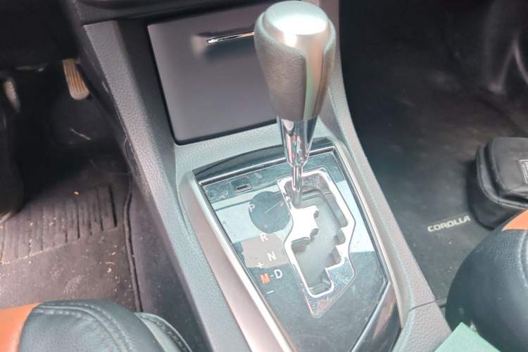 Used Toyota Corolla 2017 1.2T CVT GL-i Gear Lever